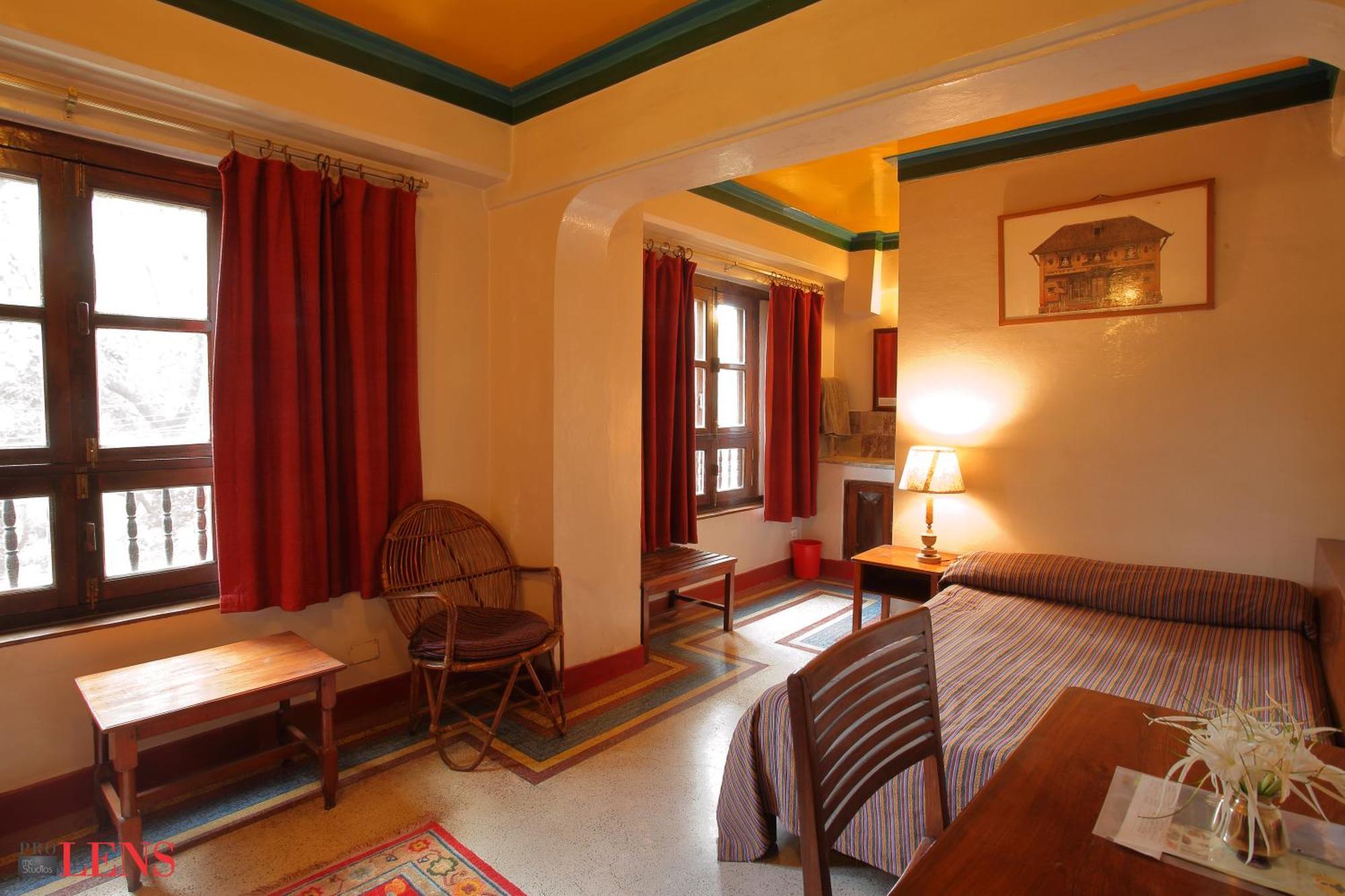 Vajra Hotel Катманду Екстериор снимка